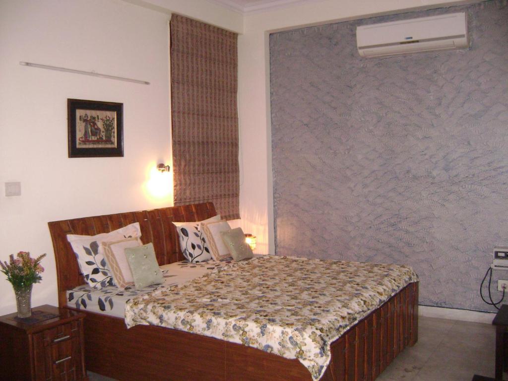 Двухместный (Стандартный двухместный номер с 1 кроватью и ванной) отеля SABS Bed and Breakfast, Нью-Дели