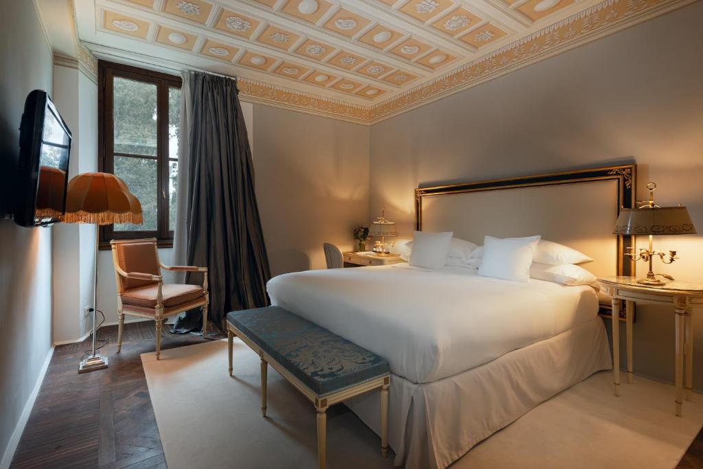 Двухместный (Улучшенный номер с кроватью размера «king-size») отеля Il Salviatino, Флоренция