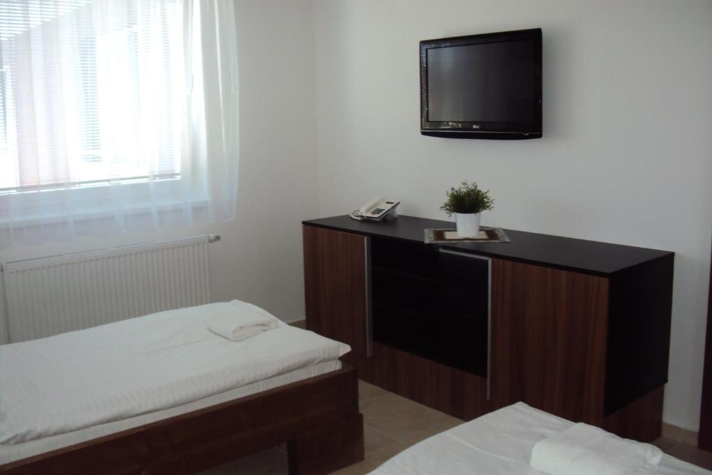 Двухместный (Двухместный номер с 2 отдельными кроватями) мотеля Motel Senec, Сенец