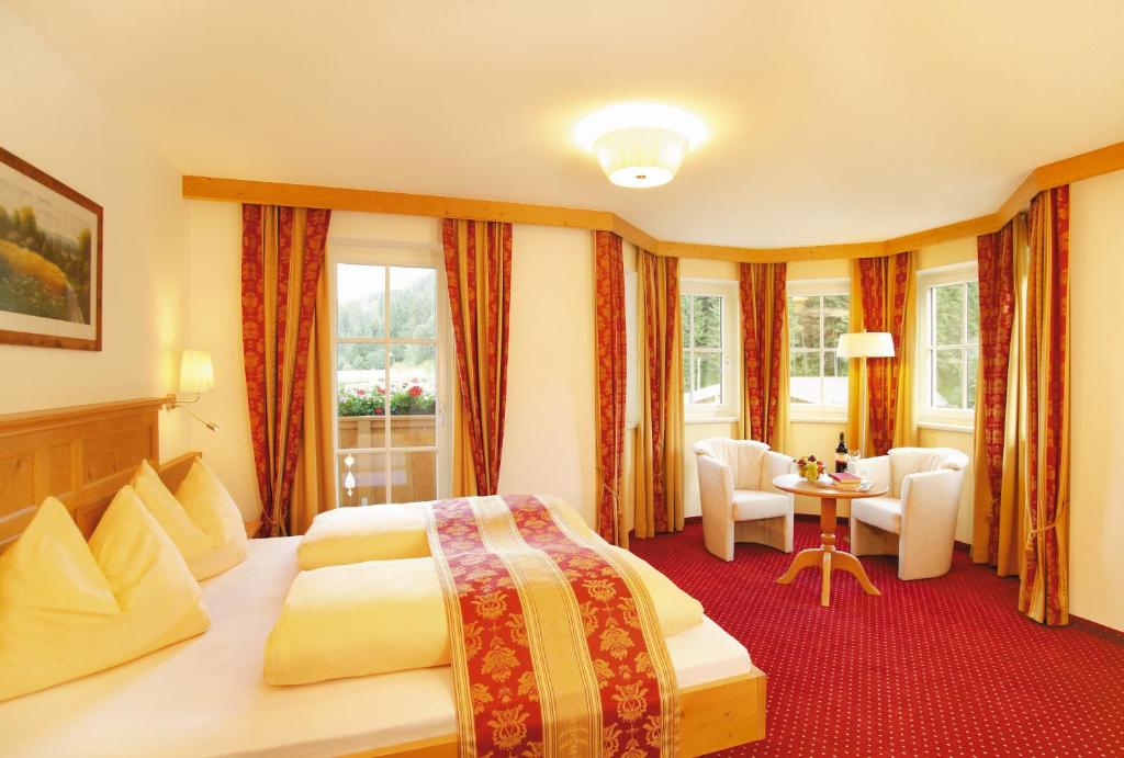 Двухместный (Улучшенный двухместный номер с 1 кроватью) отеля Alpenherz Hotel Garni, Целль-ам-Циллер