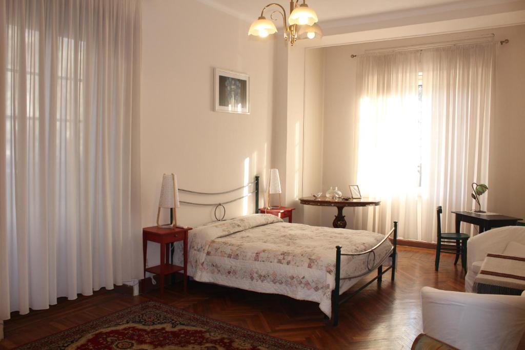 Двухместный (Двухместный номер с 1 кроватью и собственной ванной комнатой) отеля Agnes Roma, Рим