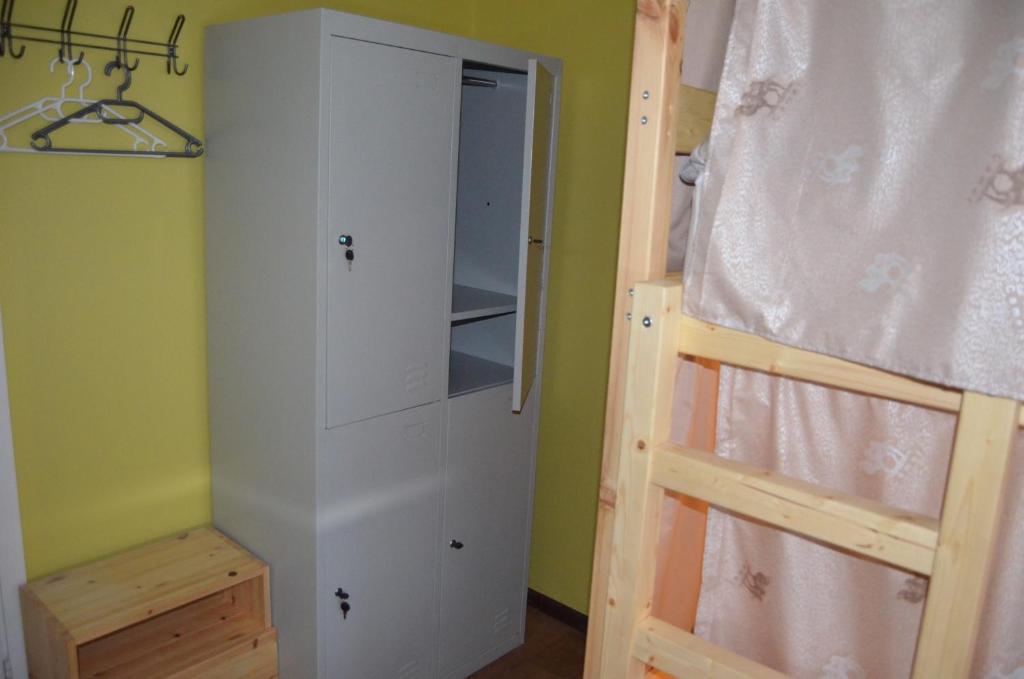 Номер (Спальное место на двухъярусной кровати в общем номере для мужчин и женщин) хостела Kaera Hostel, Таллин