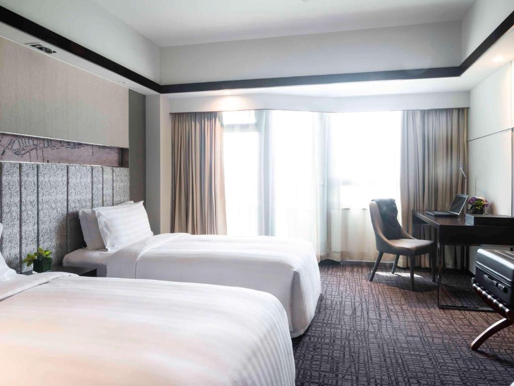 Двухместный (Улучшенный двухместный номер с 2 отдельными кроватями) отеля Grand Mercure Shanghai Hongqiao, Шанхай