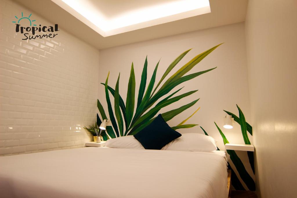 Двухместный (Двухместный номер с 1 кроватью и собственной ванной комнатой) хостела Tropical Summer Hostel, Бангкок