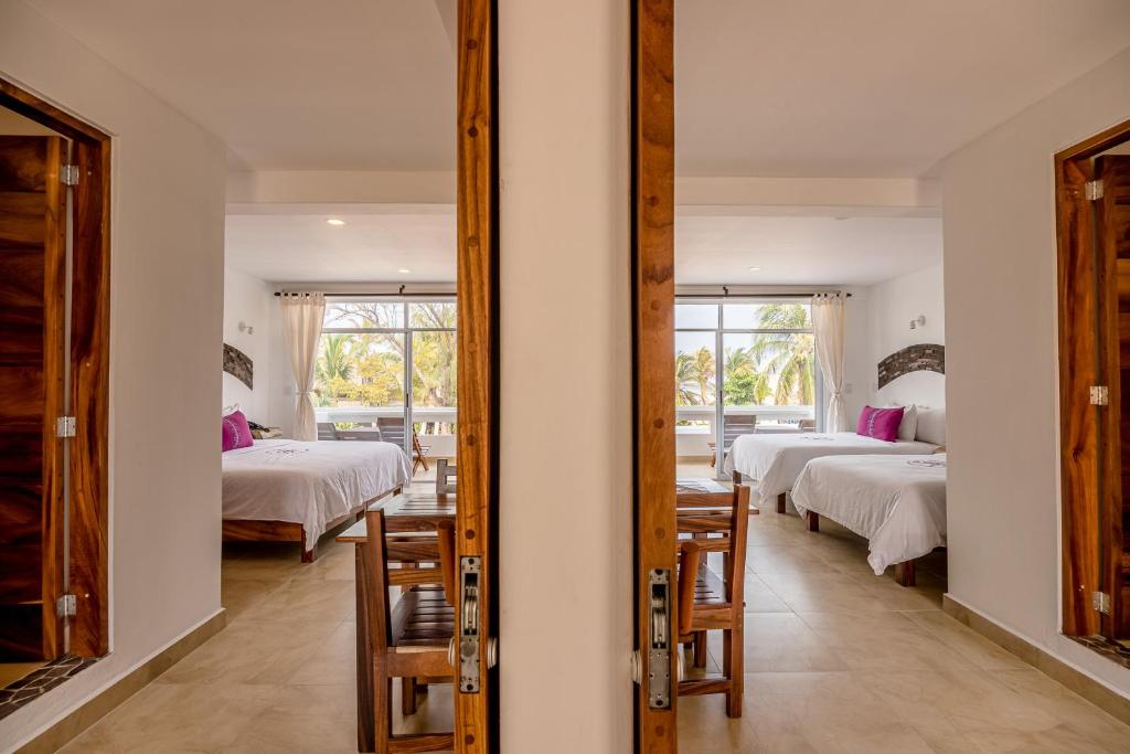 Двухместный (Двухместный номер с 2 отдельными кроватями и видом на море) отеля Hotel Rockaway, Пуэрто-Эскондидо