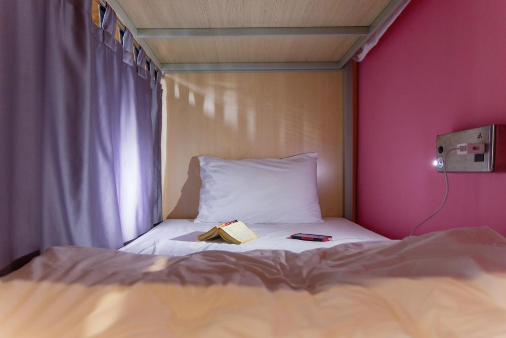 Номер (Bed in 8-Bed Ladies Dormitory Room) хостела Siamaze, Бангкок