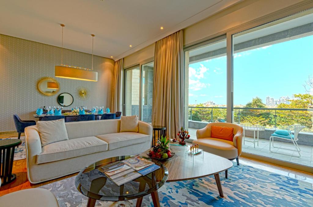 Сьюит (Роскошный люкс с 2 спальнями) отеля Rixos The Palm Luxury Suite Collection - Ultra All Inclusive, Дубай