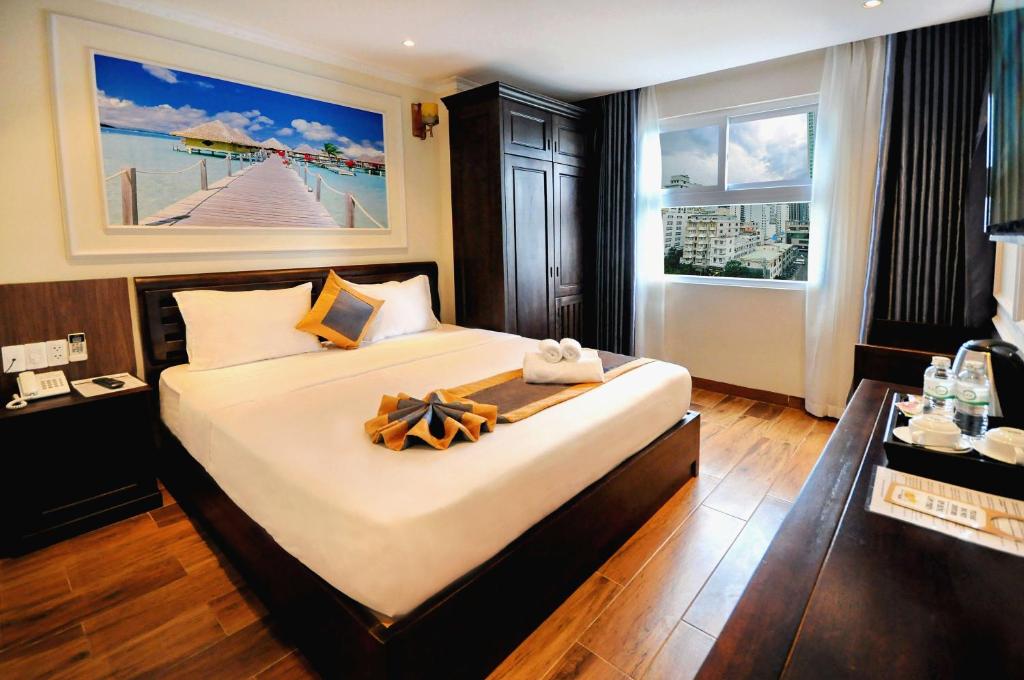 Двухместный (Двухместный номер Делюкс с 1 кроватью и видом на город) отеля APOLLO HOTEL managed by NEST Group, Нячанг