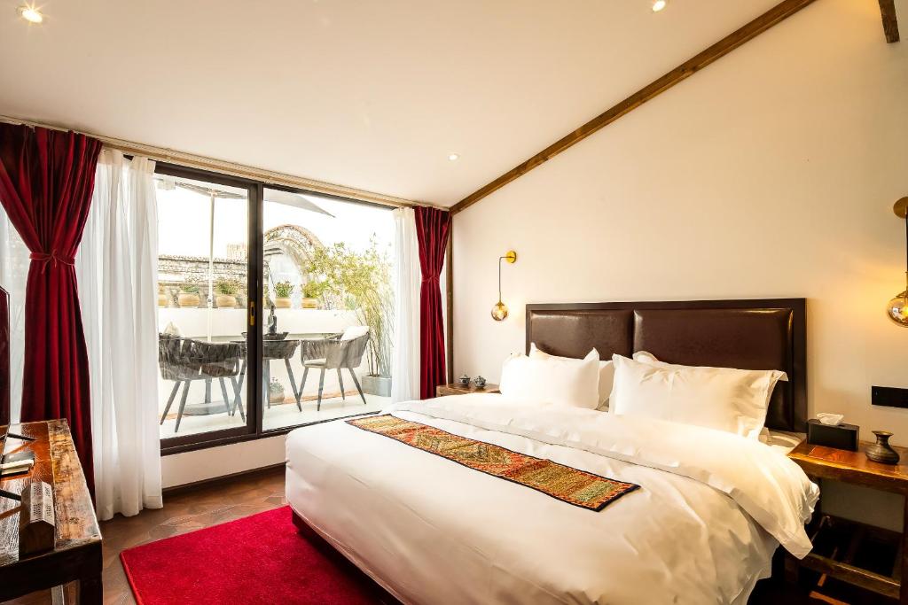 Двухместный (Двухместный номер с 1 кроватью и балконом) отеля Qintai beautiful Inn, Чэнду