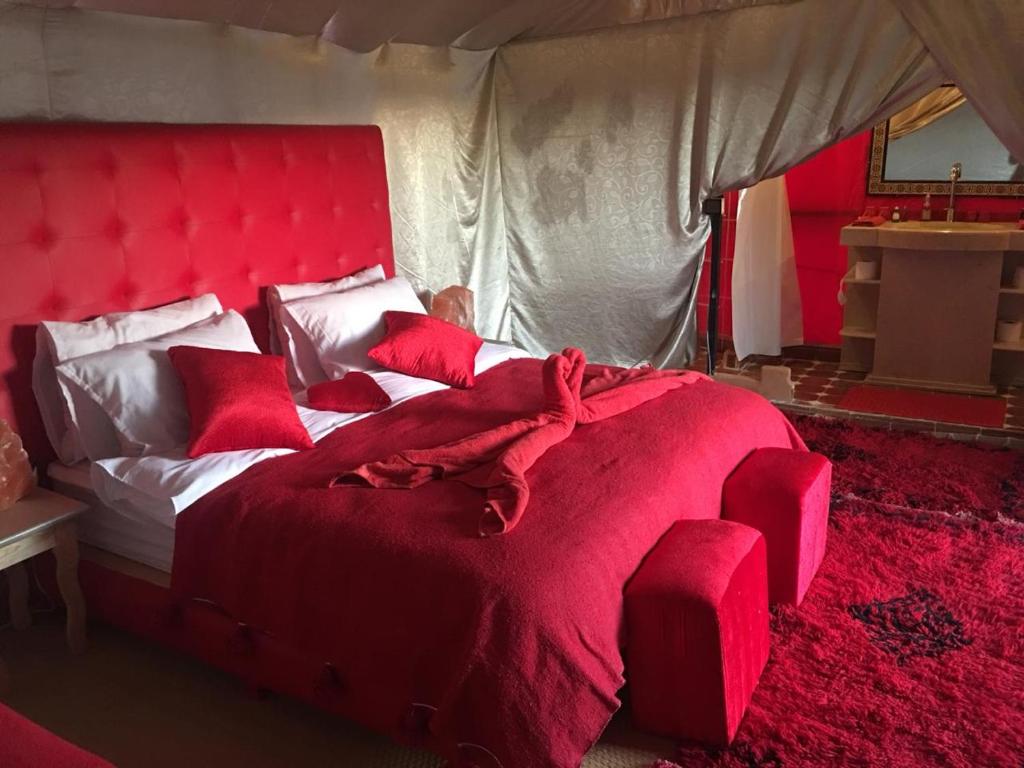 Номер (Шатер) отеля Berber Luxury Camp, Мерзуга
