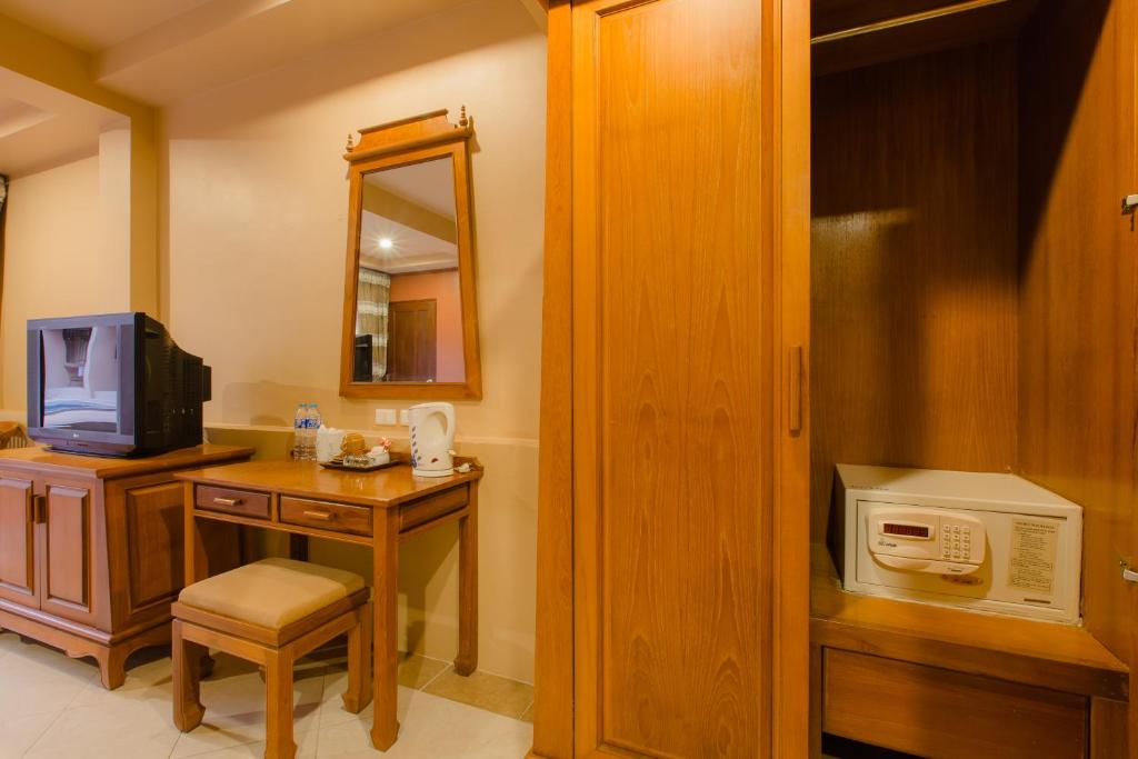 Двухместный (Улучшенный двухместный номер с 1 кроватью или 2 отдельными кроватями) отеля Khaolak Mohin Tara Hotel, Кхаулак