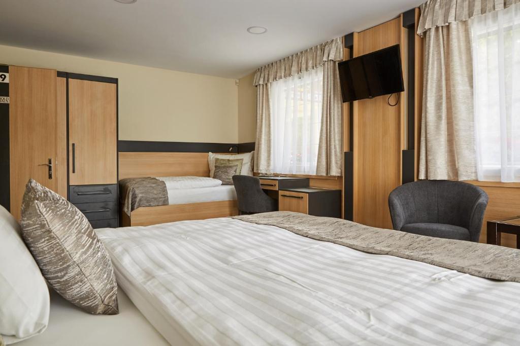 Двухместный (Двухместный номер с 1 кроватью или 2 отдельными кроватями - Подходит для гостей с ограниченными физическими возможностями) отеля Gold House Pension, Балатонфюред