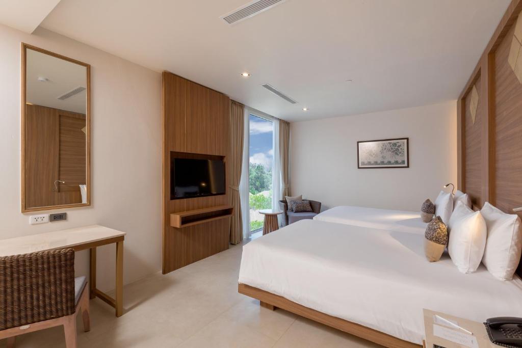 Сьюит (LP3B: Люкс «Бассейн» в пентхаусе с 3 спальнями) курортного отеля Grand West Sands Resort & Villas Phuket, Пхукет