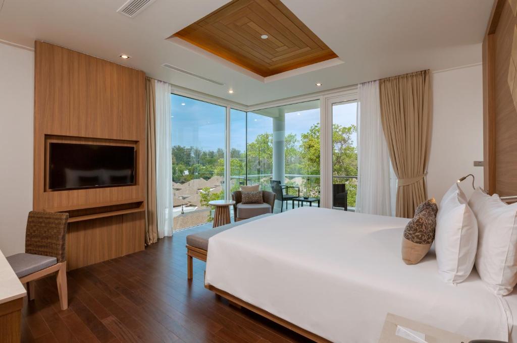 Сьюит (LL1B: Люкс Residence с 1 спальней и балконом) курортного отеля Grand West Sands Resort & Villas Phuket, Пхукет