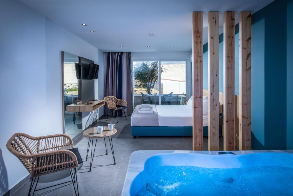 Двухместный (Улучшенный двухместный номер с 1 кроватью и гидромассажной ванной) отеля Infinity Blue Boutique Hotel & Spa, Херсониссос