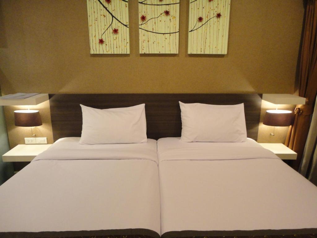 Двухместный (Стандартный двухместный номер с 2 отдельными кроватями) отеля The Green Bells, Бангкок