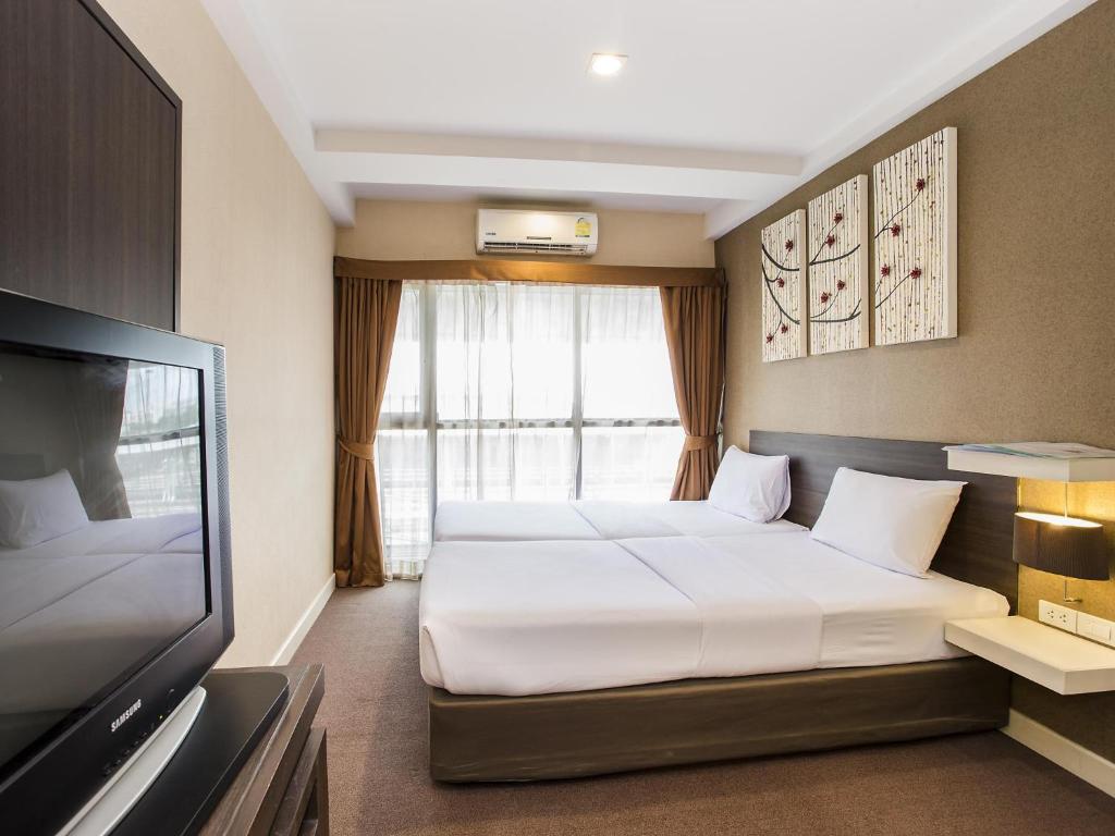 Двухместный (Двухместный номер Делюкс с 2 отдельными кроватями) отеля The Green Bells, Бангкок
