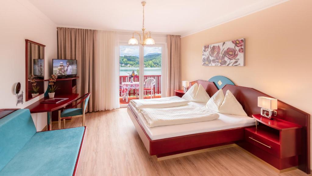 Двухместный (Двухместный номер с 1 кроватью и балконом, вид на озеро) отеля Strandhotel Orchidee, Санкт-Канциан-ам-Клопайнер-Зее