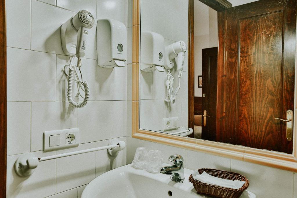 Двухместный (Двухместный номер с 1 кроватью и собственной ванной комнатой вне номера) загородного отеля Casa Rural Arenas de El Rocio, Севилья