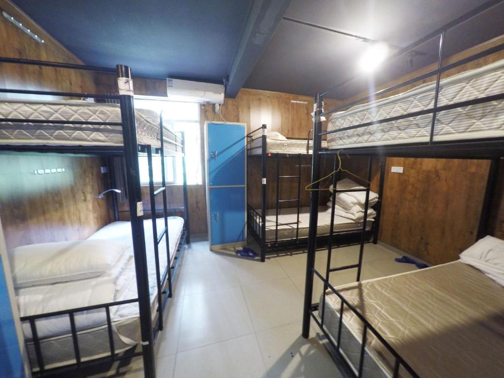 Номер (Кровать в общем 6-местном номере для мужчин) хостела Catalpa Garden Youth Hostel, Гуанчжоу