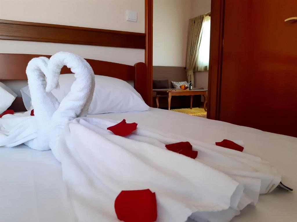 Двухместный (Двухместный люкс с 1 кроватью, балконом и видом на море) отеля Garni Hotel Koral, Будва