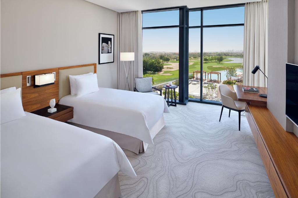 Двухместный (Номер Делюкс с видом на поле для гольфа и подарочной картой Emaar на сумму 100 дирхамов ОАЭ за весь период проживания) отеля Vida Emirates Hills, Дубай