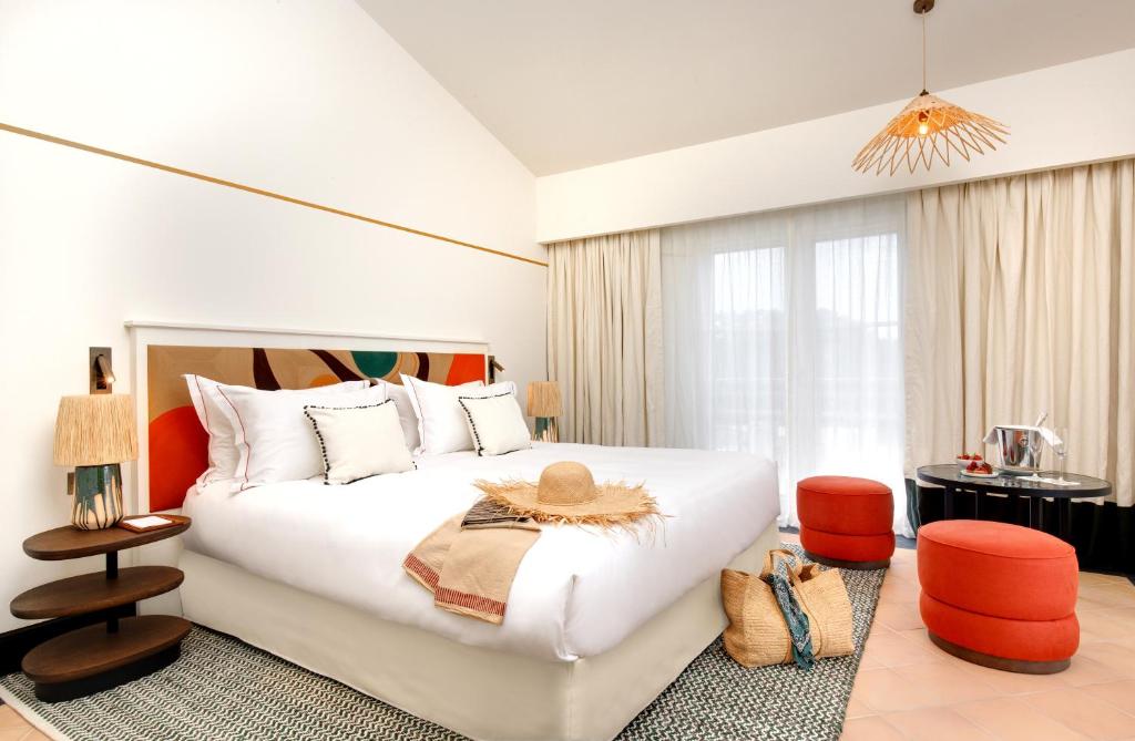 Двухместный (Двухместный номер Делюкс - С 1 кроватью или 2 отдельными кроватями) отеля Benkiraϊ Hotel, Сен-Тропе