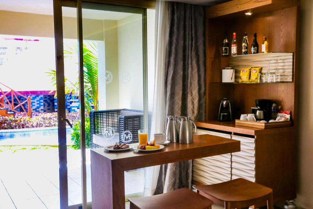 Двухместный (Люкс Swim Up с гидромассажной ванной на открытом воздухе, для 2 взрослых и 2 детей — Бесплатный Wi-Fi) курортного отеля Majestic Mirage Punta Cana, All Suites, Баваро