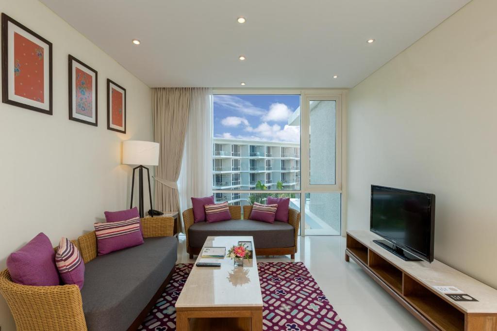 Сьюит (Апартаменты с 2 спальнями, кухней и балконом) курортного отеля Grand West Sands Resort & Villas Phuket, Пхукет