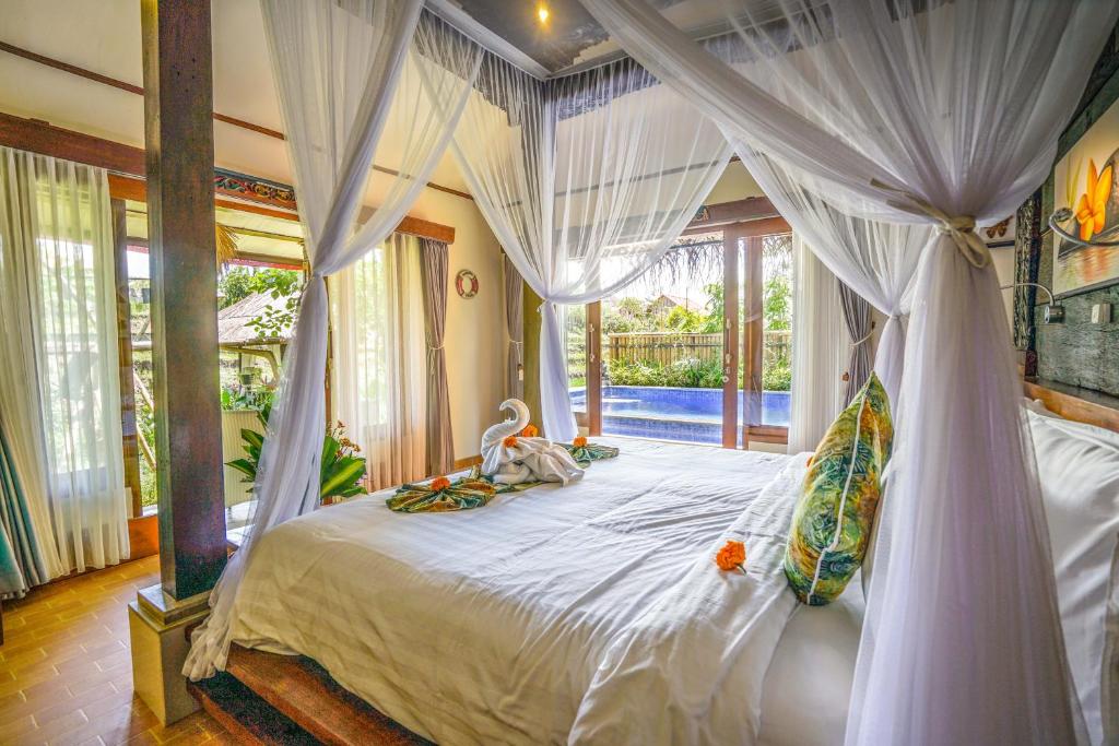 Двухместный (Двухместный номер с 1 кроватью и видом на бассейн) курортного отеля KTS Authentic Balinese Villas, Чангу
