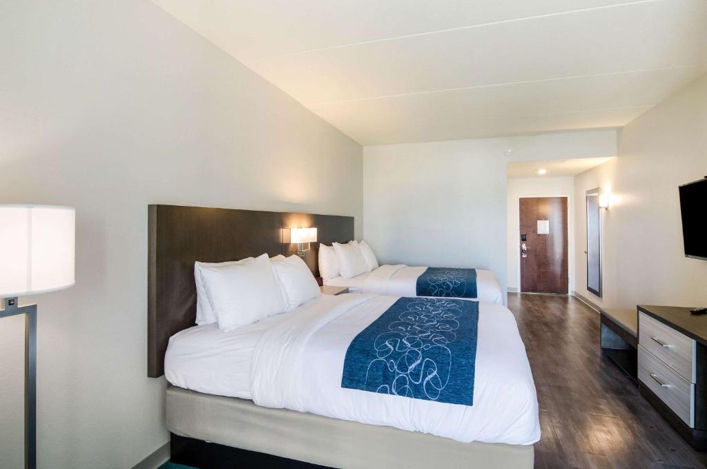 Семейный (Стандартный номер с двумя кроватями размера «queen-size») отеля Comfort Inn & Suites, Галф-Шорс