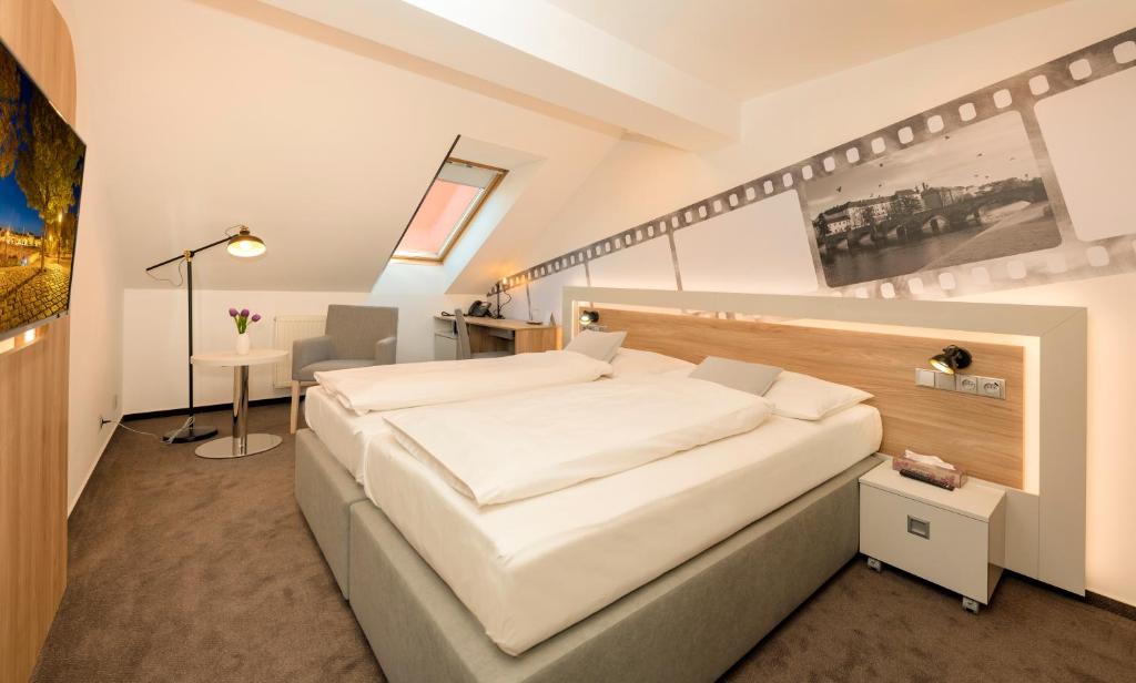 Двухместный (Comfort Double or Twin Room with Air-Conditioning - Annex) отеля Biograf, Писек