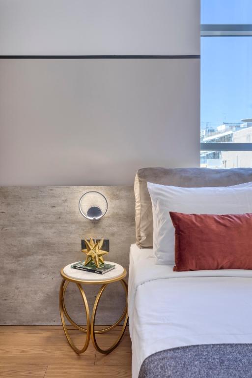 Апартаменты (Апартаменты в пентхаусе), The Pinnacle Athens