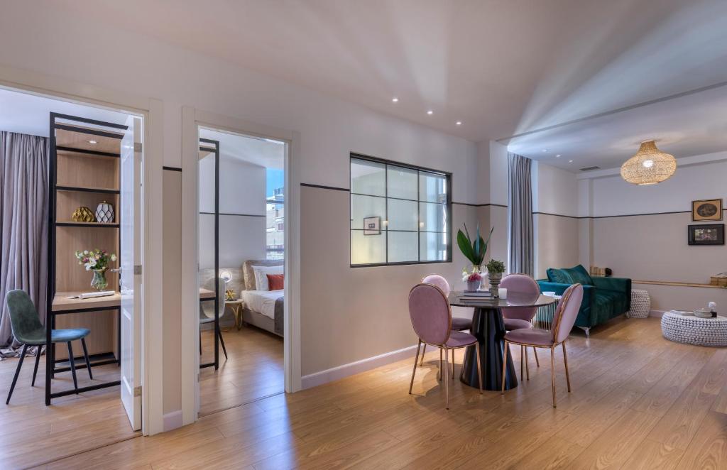 Апартаменты (Апартаменты в пентхаусе), The Pinnacle Athens