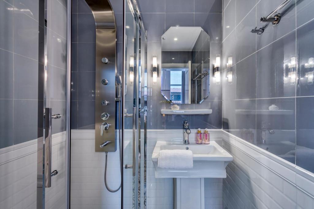 Сьюит (Номер-студио), The Pinnacle Athens