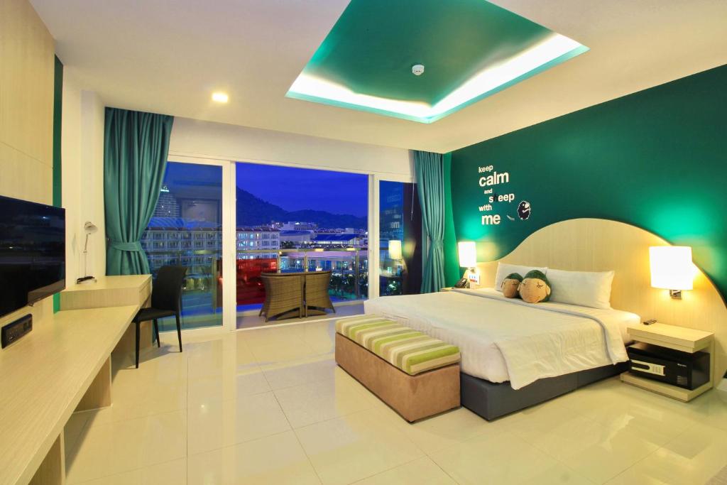 Двухместный (Двухместный номер Делюкс с 1 кроватью и гидромассажной ванной) отеля SLEEP WITH ME HOTEL design hotel @ patong, Пхукет