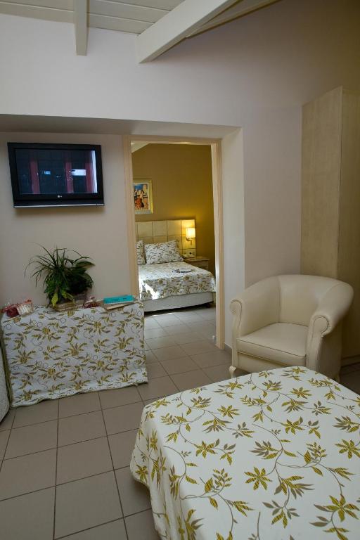 Семейный (Семейный номер с 2 спальнями) отеля Ionian Plaza Hotel, Аргостолион