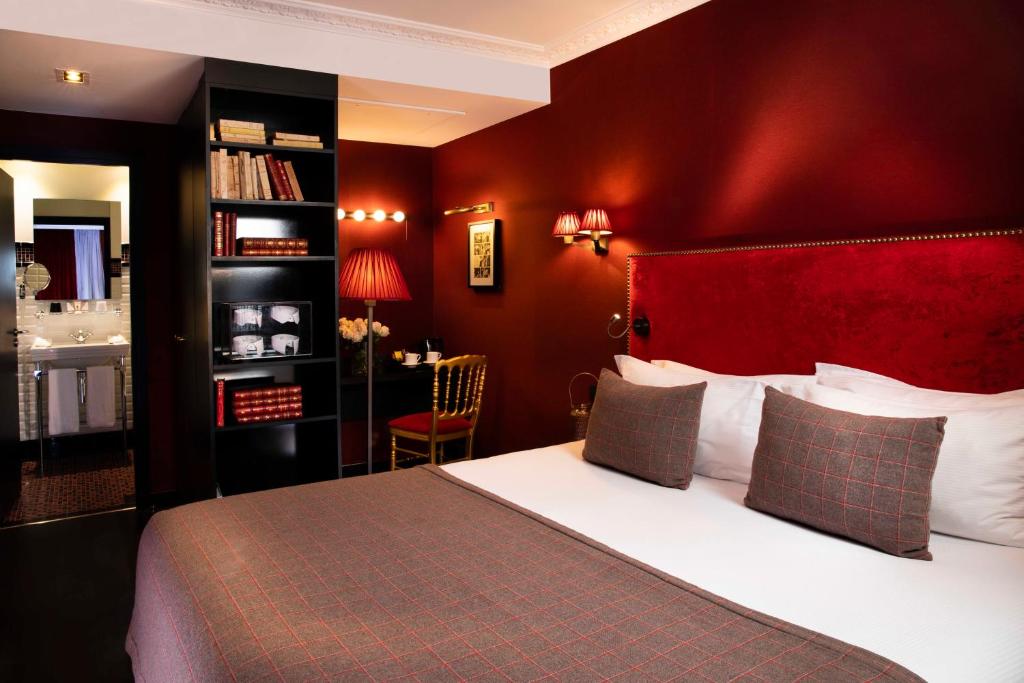 Двухместный (Улучшенный двухместный номер с 1 кроватью и возможностью индивидуального посещения хаммама) отеля Hotel Monsieur, Париж