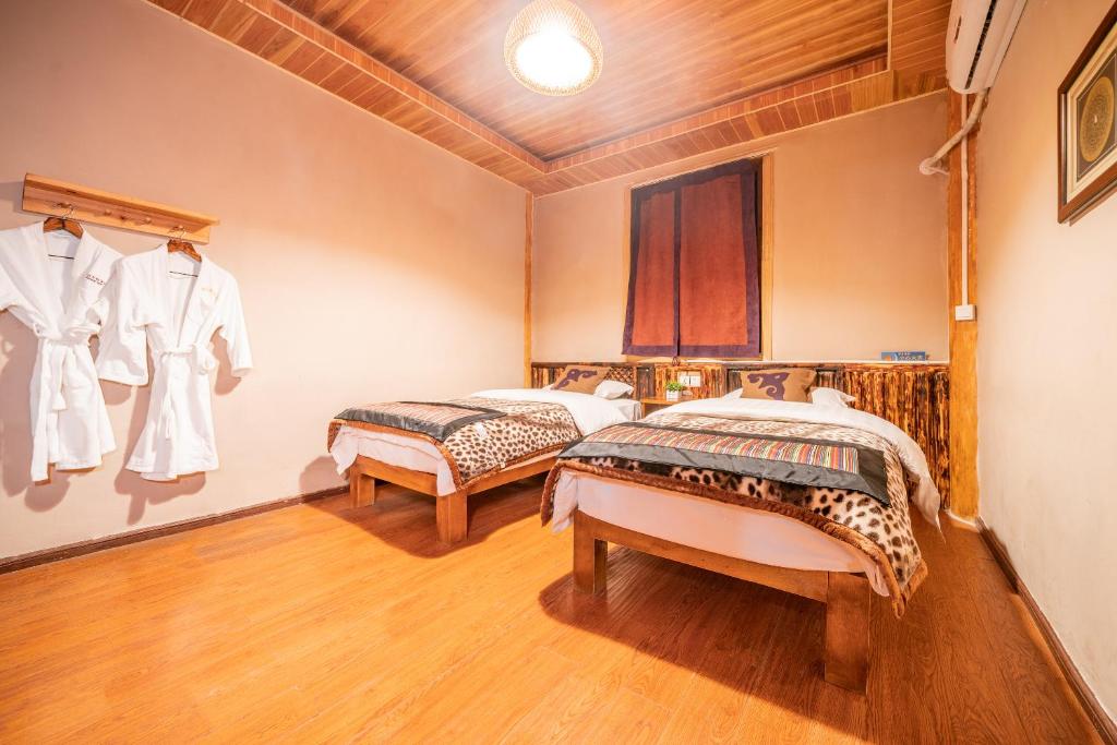 Двухместный (Двухместный номер Делюкс с 2 отдельными кроватями) семейного отеля Home Away From Home, Шангри-Ла (Тибет)