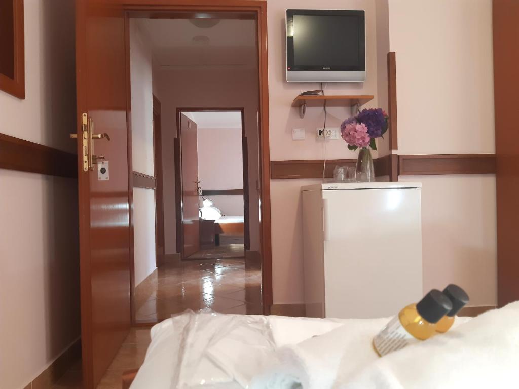 Семейный (Семейный люкс с 2 спальнями), Garni Hotel Koral