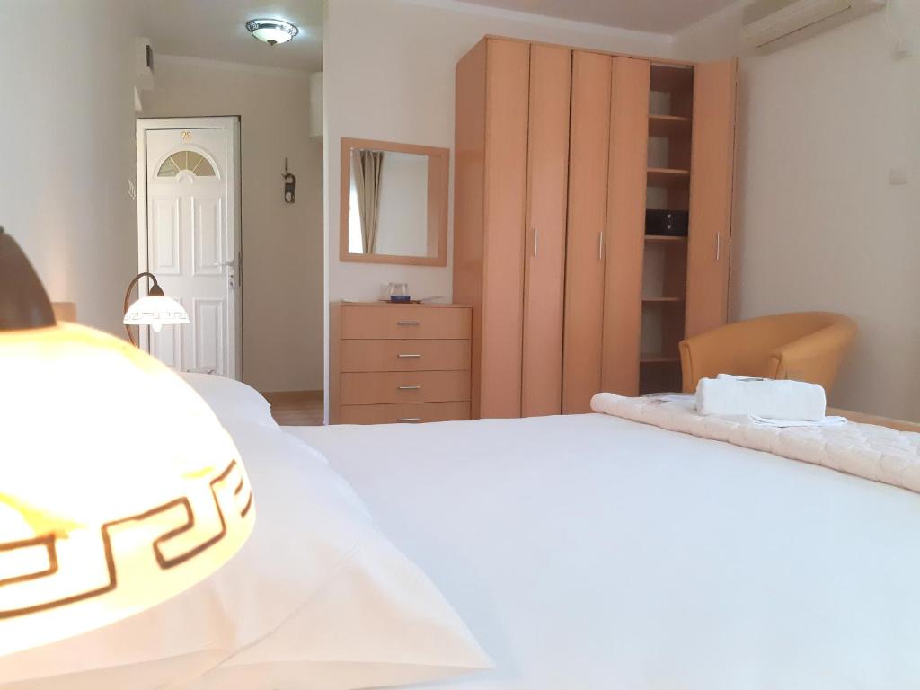 Двухместный (Двухместный номер эконом-класса с 1 кроватью), Garni Hotel Koral