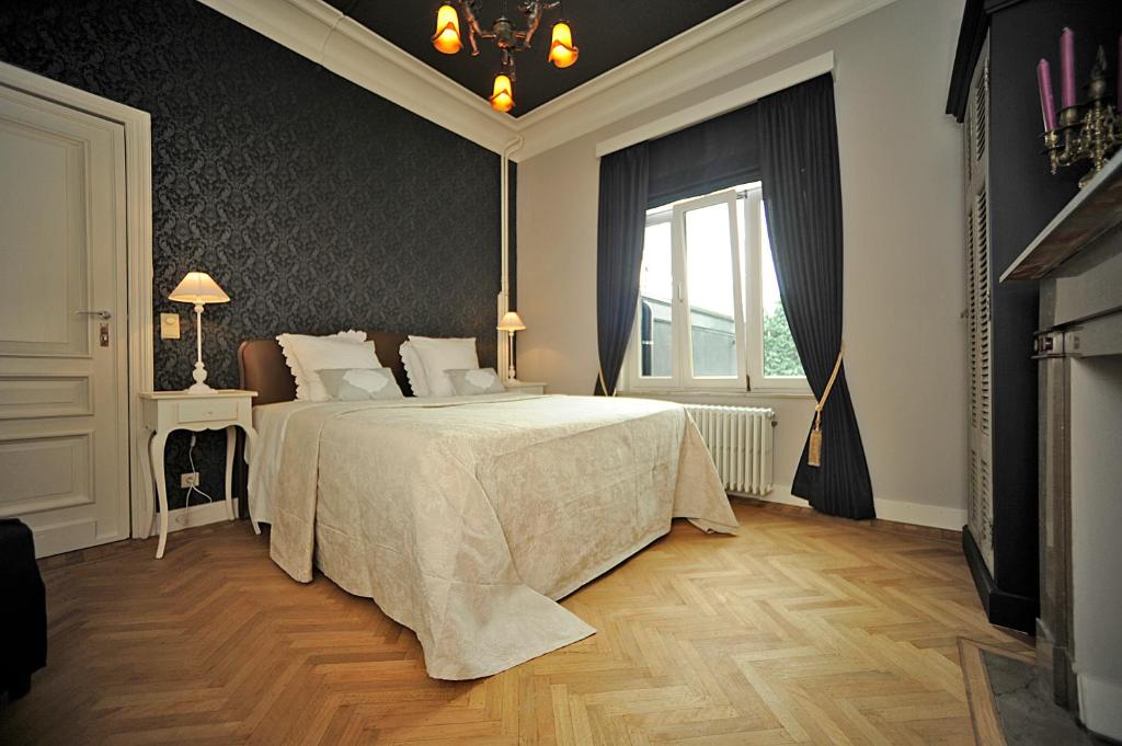 Двухместный (Двухместный номер Делюкс с 1 кроватью и собственной ванной комнатой, которая находится за пределами номера) отеля B&B Expo 13, Гент