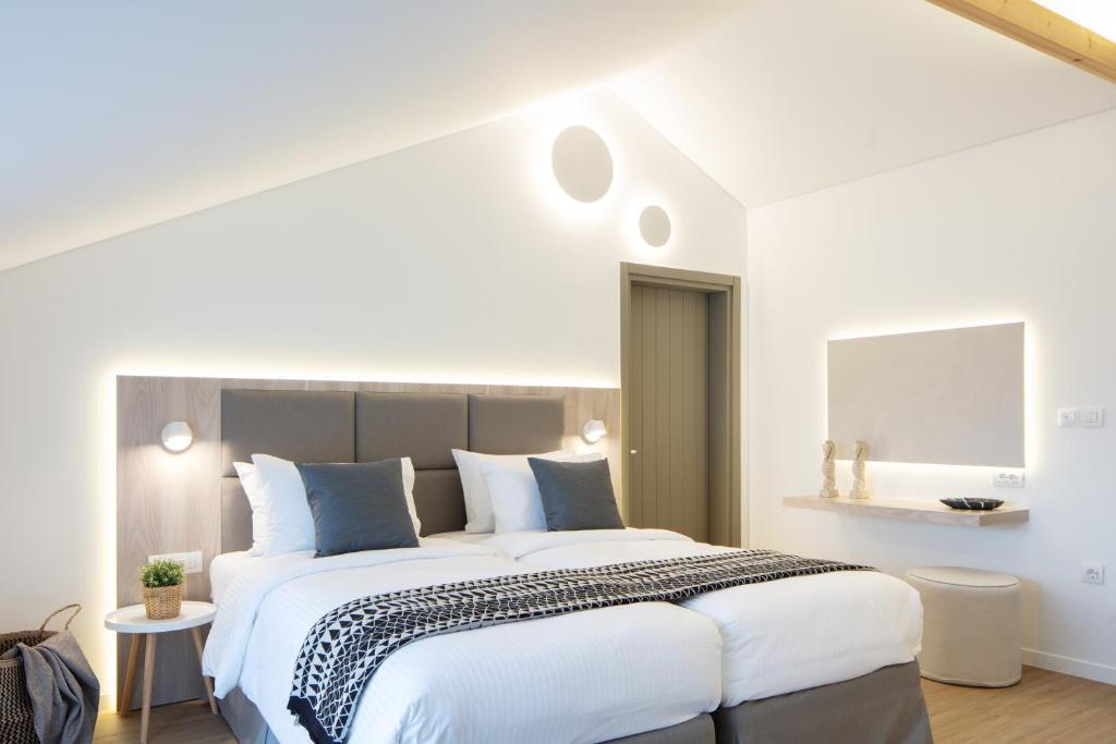 Двухместный (Улучшенный двухместный номер с 2 отдельными кроватями) апарт-отеля Hotel Rezi, Парга