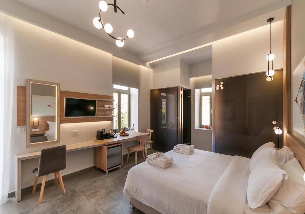 Двухместный (Двухместный номер Делюкс с 1 кроватью или 2 отдельными кроватями и балконом) отеля Epavli Boutique Hotel, Ханья