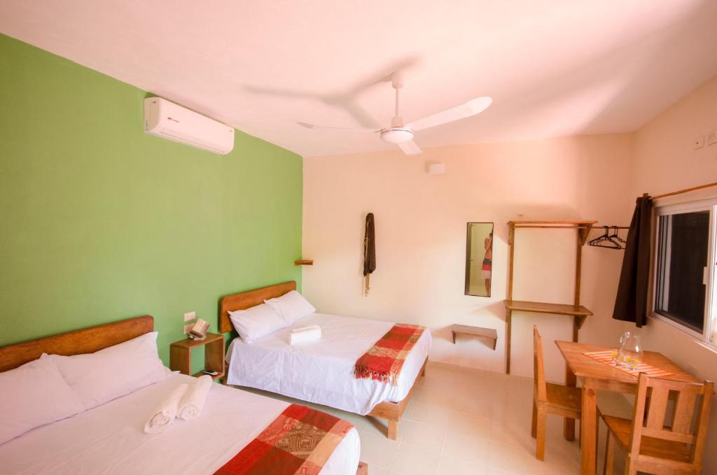 Двухместный (Двухместный номер с 1 кроватью или 2 отдельными кроватями) отеля Casa Almendro, Тулум
