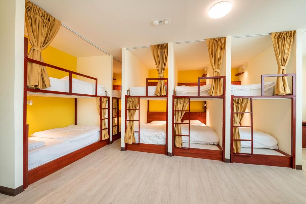 Номер (Кровать в общем номере для мужчин и женщин с 10 кроватями) хостела Scala Hostel, Бангкок