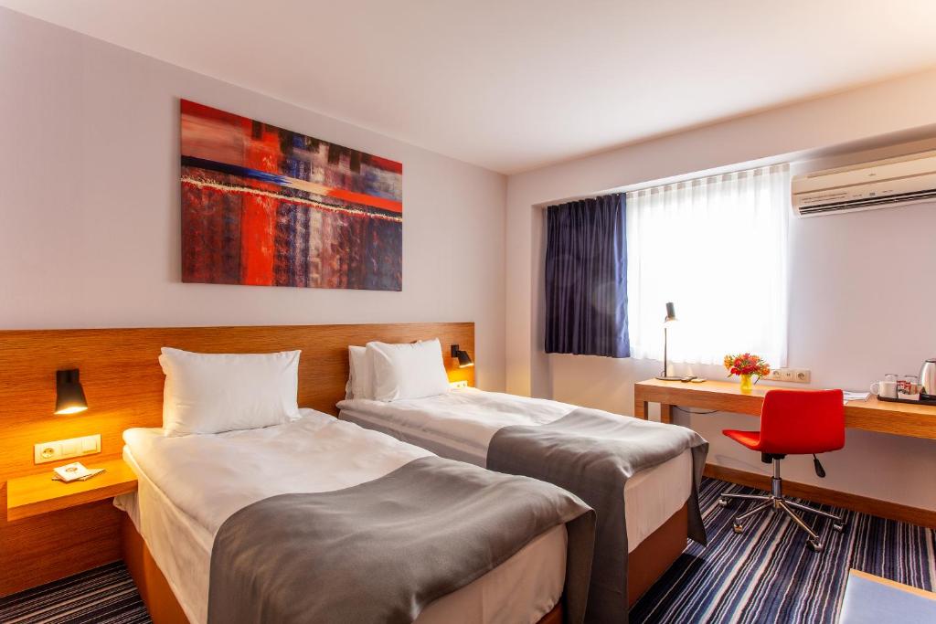 Двухместный (Улучшенный двухместный номер с 2 отдельными кроватями) отеля Best Western Terminus Hotel, София