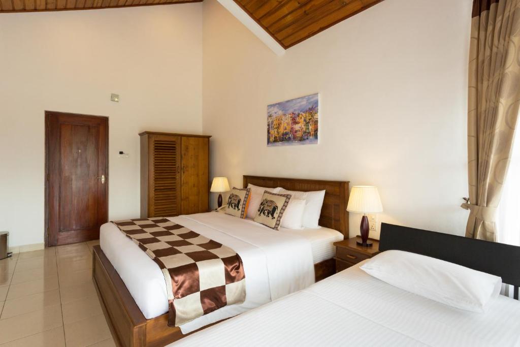 Трехместный (Трехместный номер с балконом) отеля Orchid Villa Kandy, Канди