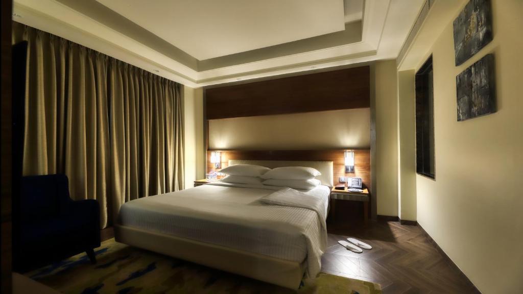 Сьюит (Executive Suite with Airport Transfers, Happy Hours (1+1) and 20% Discount on F&B), Ramada Gurgaon Central