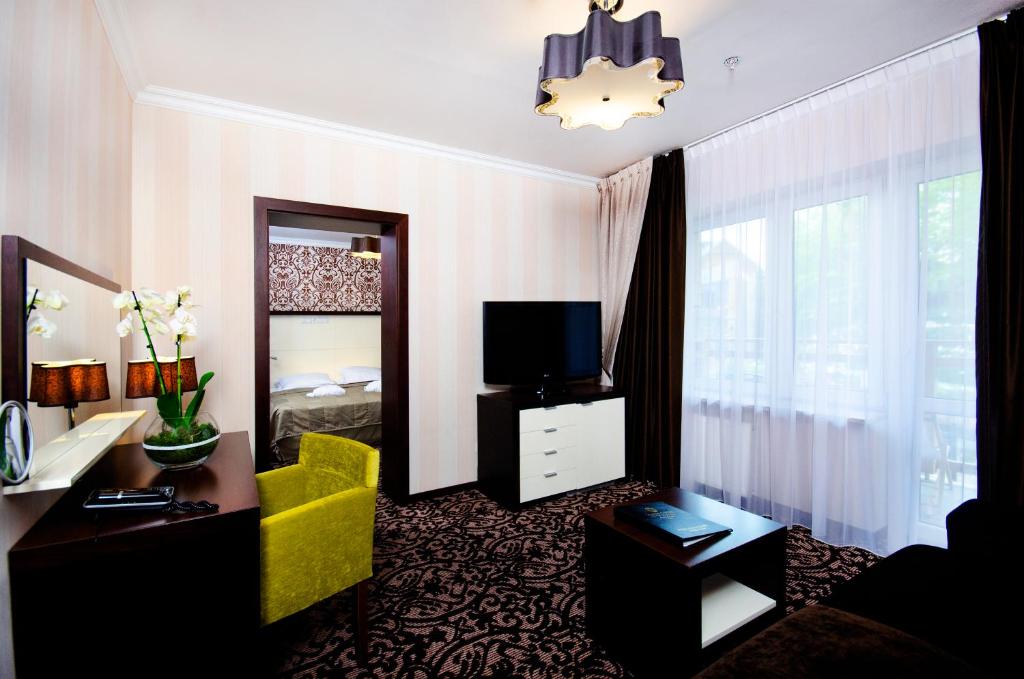 Сьюит (Полулюкс) отеля Hotel Czarny Potok Resort SPA & Conference, Крыница